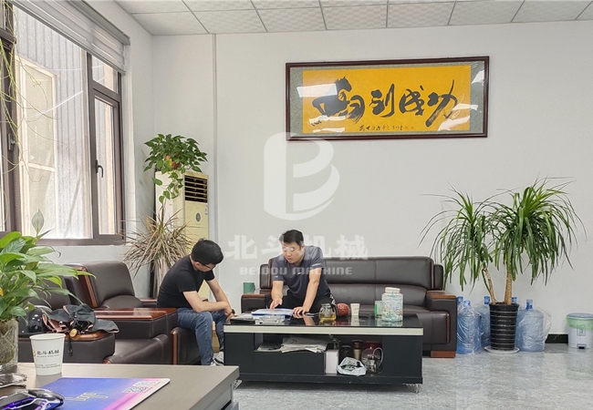 雲南客戶來我廠了解稻殼糖心VLOG下载网页的原理和實際使用情況