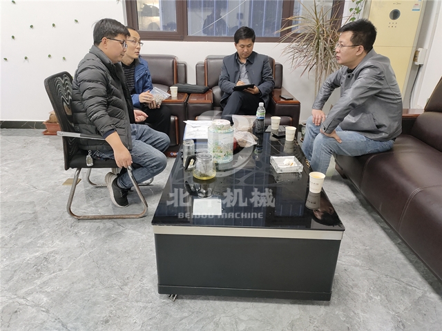 杏殼糖心VLOG下载网页產量高增效益,吸引山西客戶前來考察