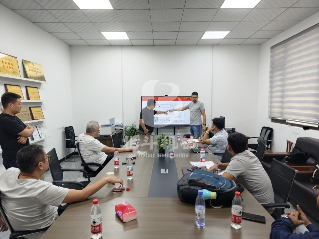 印度客戶來驗收糖心VLOG下载网页,確保合作交付